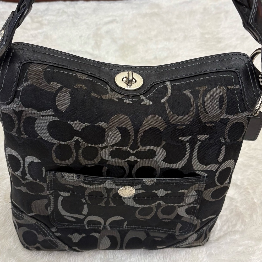 Coach Optic Chelsea Hob. Turnlock. Braided strap.